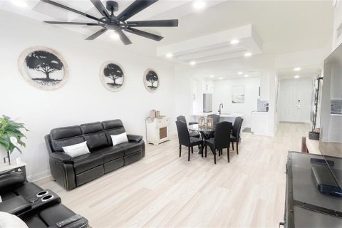 Condominio en venta en Four Corners, Florida, 3 dormitorios, 125.79 m2 № 2233409 - foto 2
