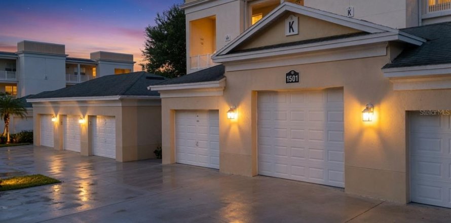 Condominio en Four Corners, Florida, 3 dormitorios  № 2233409