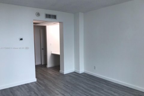 Condominio en alquiler en Sunny Isles Beach, Florida, 2 dormitorios, 143.91 m2 № 1863247 - foto 2