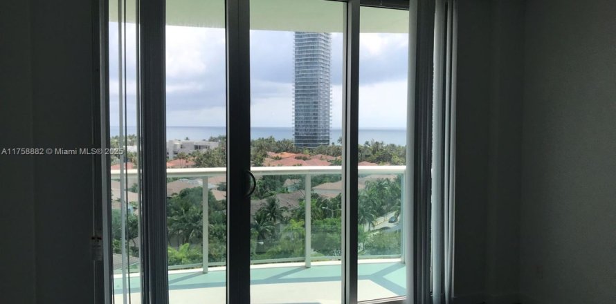 Condominio en Sunny Isles Beach, Florida, 2 dormitorios  № 1863247