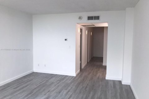 Condominio en alquiler en Sunny Isles Beach, Florida, 2 dormitorios, 143.91 m2 № 1863247 - foto 3