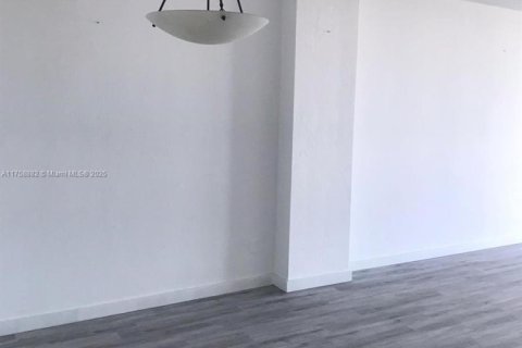 Condominio en alquiler en Sunny Isles Beach, Florida, 2 dormitorios, 143.91 m2 № 1863247 - foto 10