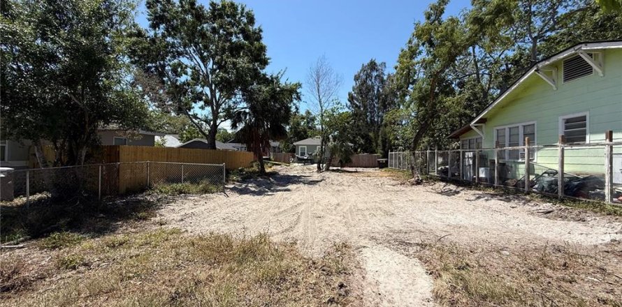 Land in Saint Petersburg, Florida № 1722096
