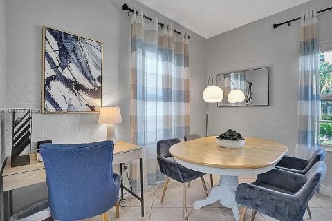 House in Surfside, Florida 2 bedrooms, 82.68 sq.m. № 1927377 - photo 14