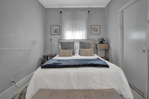 House in Surfside, Florida 2 bedrooms, 82.68 sq.m. № 1927377 - photo 22