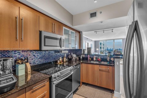 Condo in Miami, Florida, 3 bedrooms  № 1764468 - photo 4
