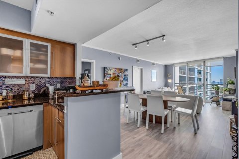 Condo in Miami, Florida, 3 bedrooms  № 1764468 - photo 3