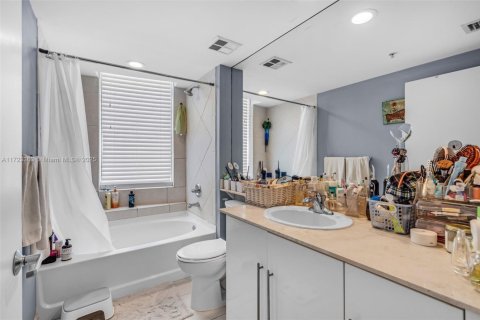 Condo in Miami, Florida, 3 bedrooms  № 1764468 - photo 21