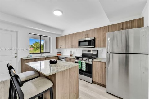 Adosado en alquiler en North Miami Beach, Florida, 2 dormitorios, 111.48 m2 № 1992254 - foto 6