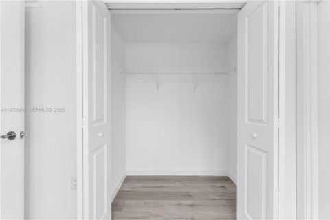 Adosado en alquiler en North Miami Beach, Florida, 2 dormitorios, 111.48 m2 № 1992254 - foto 21