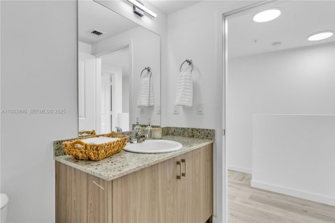 Adosado en alquiler en North Miami Beach, Florida, 2 dormitorios, 111.48 m2 № 1992254 - foto 20