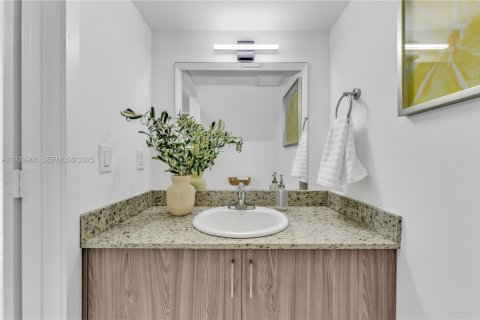 Adosado en alquiler en North Miami Beach, Florida, 2 dormitorios, 111.48 m2 № 1992254 - foto 15