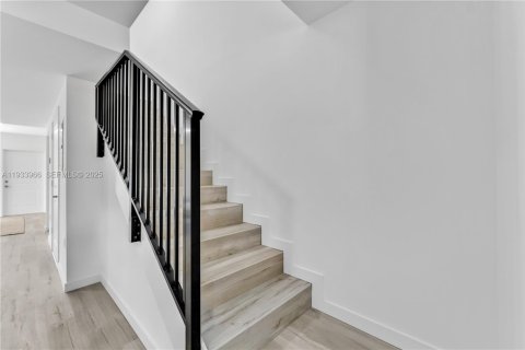 Adosado en alquiler en North Miami Beach, Florida, 2 dormitorios, 111.48 m2 № 1992254 - foto 12