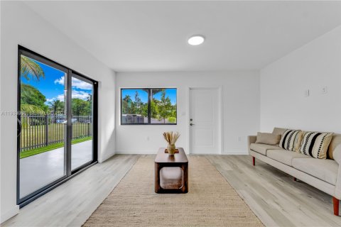 Adosado en alquiler en North Miami Beach, Florida, 2 dormitorios, 111.48 m2 № 1992254 - foto 11