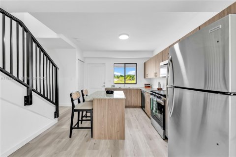 Adosado en alquiler en North Miami Beach, Florida, 2 dormitorios, 111.48 m2 № 1992254 - foto 4