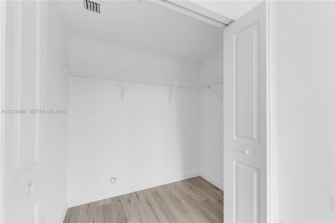 Adosado en alquiler en North Miami Beach, Florida, 2 dormitorios, 111.48 m2 № 1992254 - foto 25