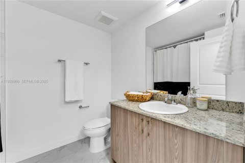 Adosado en alquiler en North Miami Beach, Florida, 2 dormitorios, 111.48 m2 № 1992254 - foto 18