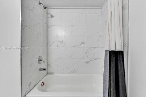 Adosado en alquiler en North Miami Beach, Florida, 2 dormitorios, 111.48 m2 № 1992254 - foto 19