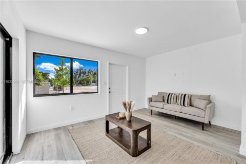 Adosado en alquiler en North Miami Beach, Florida, 2 dormitorios, 111.48 m2 № 1992254 - foto 10