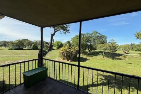 Condominio en venta en Lauderhill, Florida, 2 dormitorios, 104.98 m2 № 1937539 - foto 1
