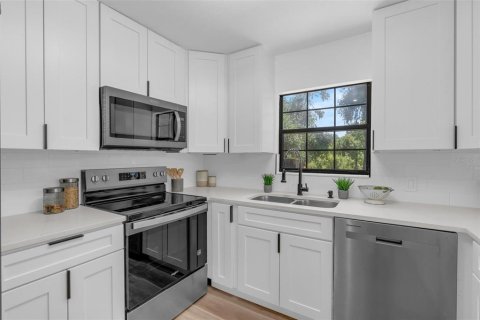Villa ou maison à vendre à Tavares, Floride: 4 chambres, 176.89 m2 № 2304544 - photo 5