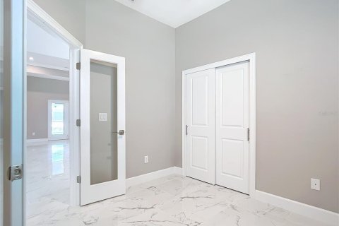 House in Port Charlotte, Florida 4 bedrooms, 191.29 sq.m. № 2233780 - photo 23