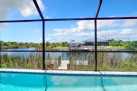 House in Port Charlotte, Florida 4 bedrooms, 191.29 sq.m. № 2233780 - photo 5