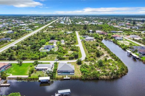 House in Port Charlotte, Florida 4 bedrooms, 191.29 sq.m. № 2233780 - photo 6