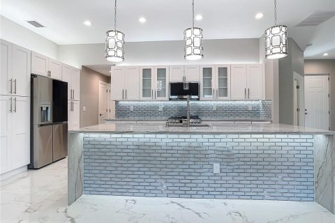 House in Port Charlotte, Florida 4 bedrooms, 191.29 sq.m. № 2233780 - photo 10