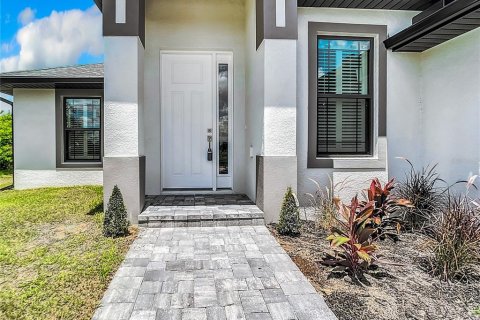 House in Port Charlotte, Florida 4 bedrooms, 191.29 sq.m. № 2233780 - photo 2