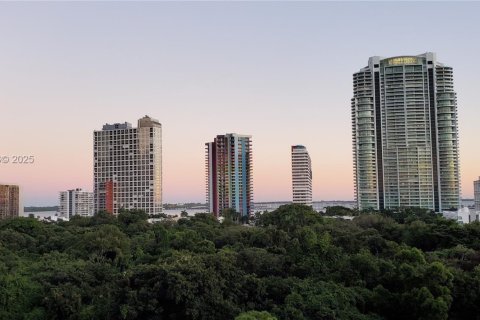 Снять в аренду кондоминиум в Майами, Флорида 1 спальня, 62.71м2, № 1988156 - фото 12