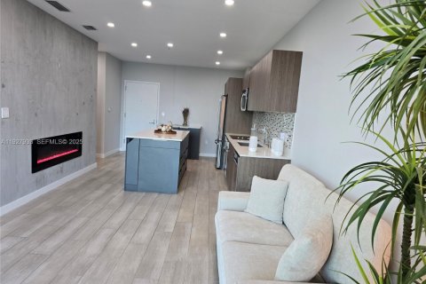 Снять в аренду кондоминиум в Майами, Флорида 1 спальня, 62.71м2, № 1988156 - фото 2