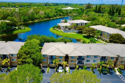 Copropriété à louer à Royal Palm Beach, Floride: 2 chambres, 99.87 m2 № 2387861 - photo 1
