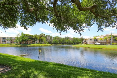 Copropriété à louer à Royal Palm Beach, Floride: 2 chambres, 99.87 m2 № 2387861 - photo 2