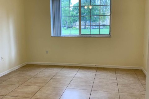 Copropriété à louer à Royal Palm Beach, Floride: 2 chambres, 99.87 m2 № 2387861 - photo 12