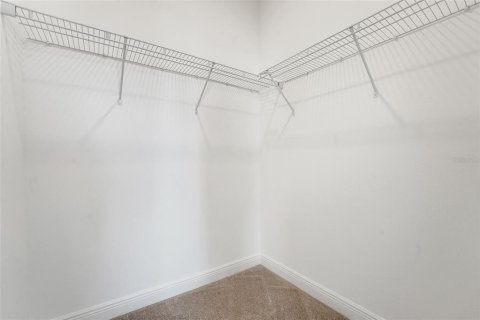 House in Apopka, Florida 4 bedrooms, 260.78 sq.m. № 1547196 - photo 10
