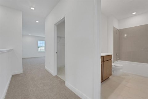 House in Apopka, Florida 4 bedrooms, 260.78 sq.m. № 1547196 - photo 18