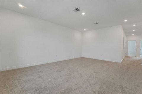 House in Apopka, Florida 4 bedrooms, 260.78 sq.m. № 1547196 - photo 13
