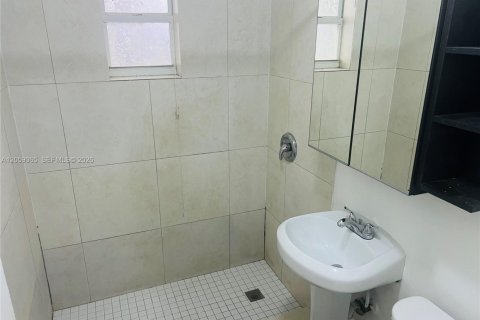 Immobilier commercial à louer à Miami, Floride: 253.62 m2 № 2169140 - photo 7