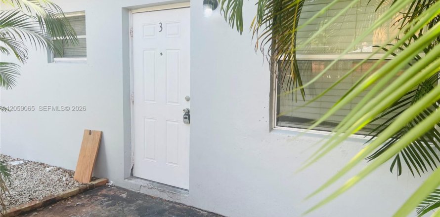 Immobilier commercial à Miami, Floride 253.62 m2 № 2169140