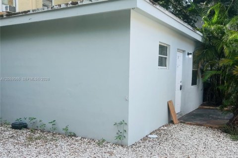 Immobilier commercial à louer à Miami, Floride: 253.62 m2 № 2169140 - photo 8