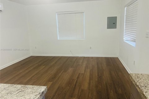 Immobilier commercial à louer à Miami, Floride: 253.62 m2 № 2169140 - photo 6