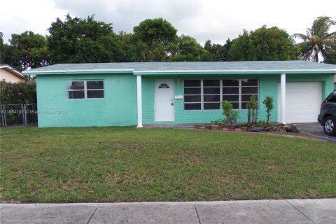 Villa ou maison à vendre à Sunrise, Floride: 3 chambres, 126.81 m2 № 1981633 - photo 2