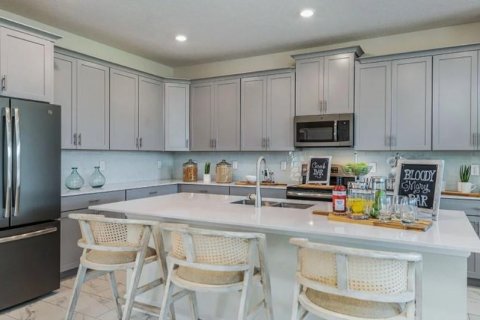 House in Kissimmee, Florida 6 bedrooms, 304.25 sq.m. № 1905364 - photo 2