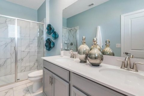 House in Kissimmee, Florida 6 bedrooms, 304.25 sq.m. № 1905364 - photo 7