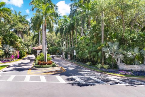House in Coral Gables, Florida 5 bedrooms, 625.98 sq.m. № 1863546 - photo 13