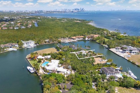 House in Coral Gables, Florida 5 bedrooms, 625.98 sq.m. № 1863546 - photo 3