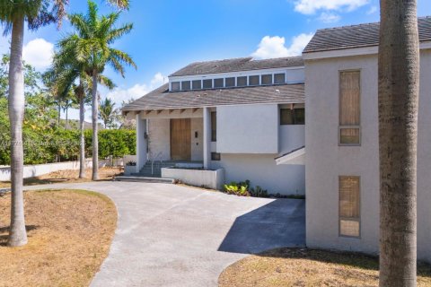 House in Coral Gables, Florida 5 bedrooms, 625.98 sq.m. № 1863546 - photo 8