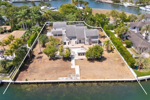 House in Coral Gables, Florida 5 bedrooms, 625.98 sq.m. № 1863546 - photo 6