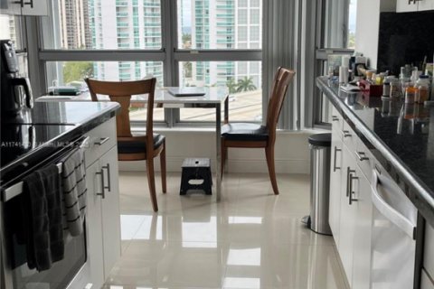 Condo in Aventura, Florida, 2 bedrooms  № 1859770 - photo 10